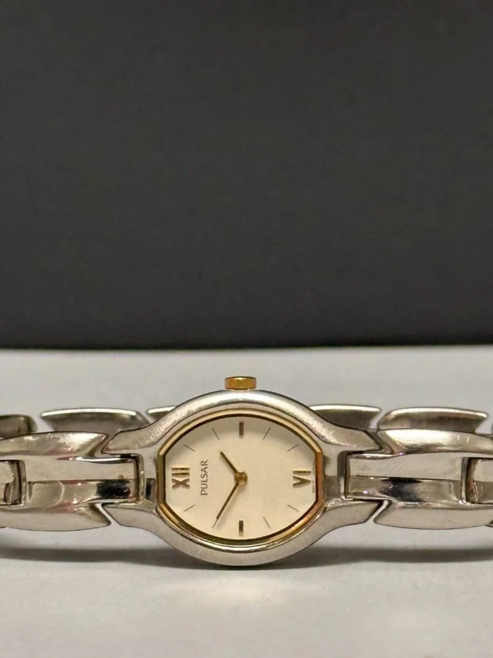 Pulsar Watch Women Silver Tone Oval Dial 20MM V400-X159 New Battery 7.5